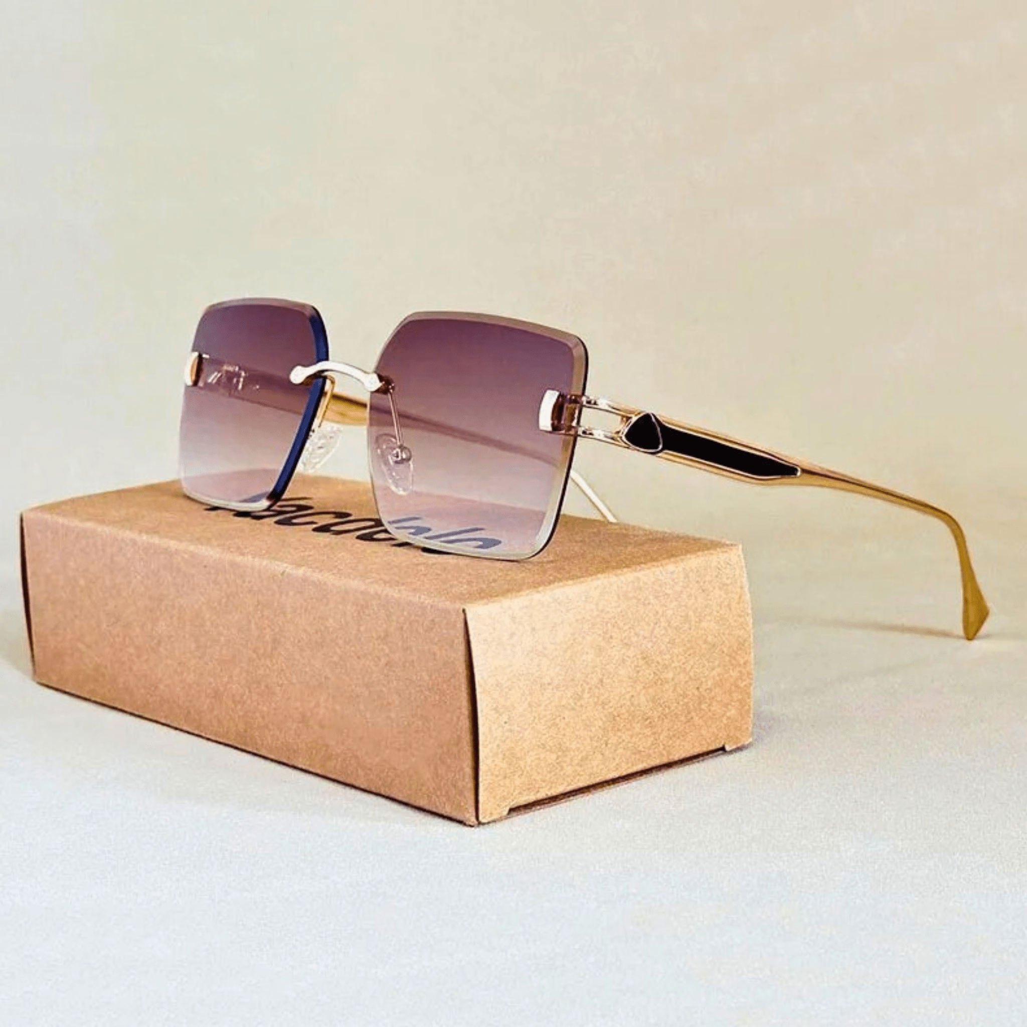 Valmira Rimless Essence