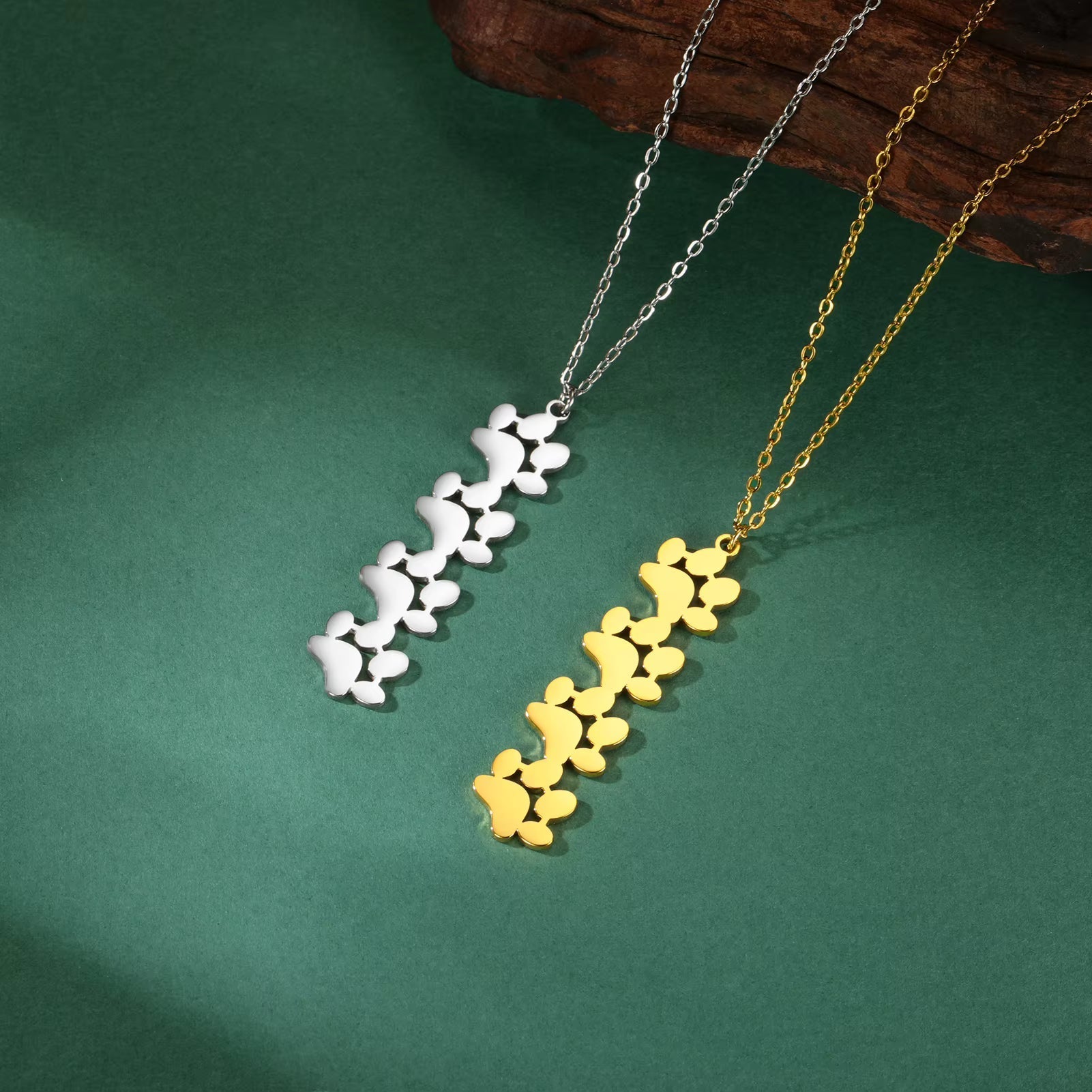 My Furry Friend – Necklace with Paw Print